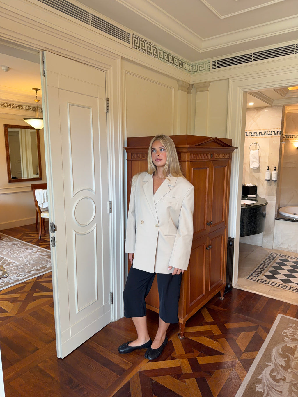 Oversized Back Slit Blazer Light Beige